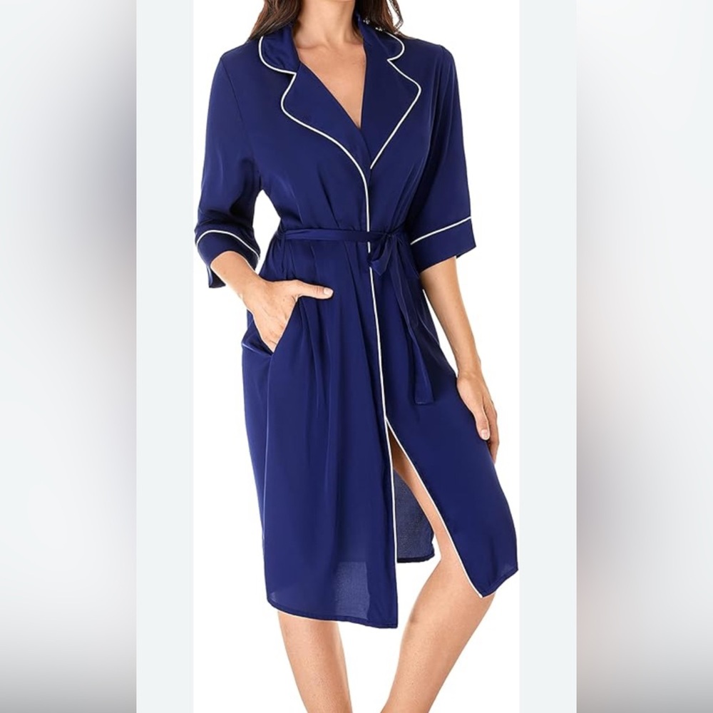 Diashiny Navy Sateen Long Sleeve Robe Size Small NWT